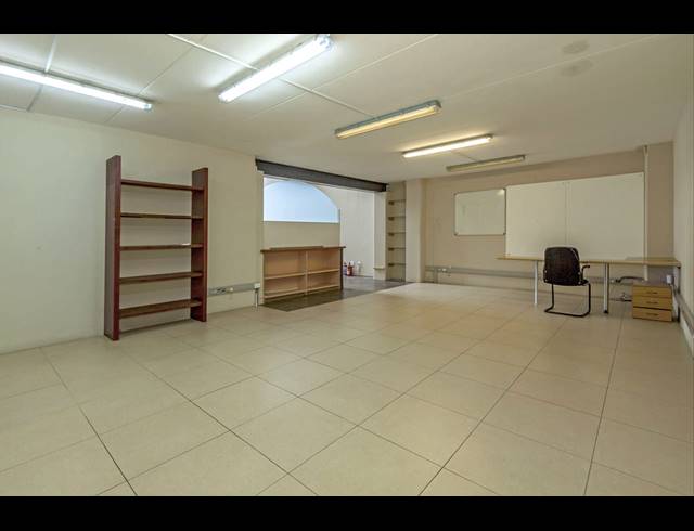 365M² SHOWROOM TO LET IN MALL INTERCHANGE